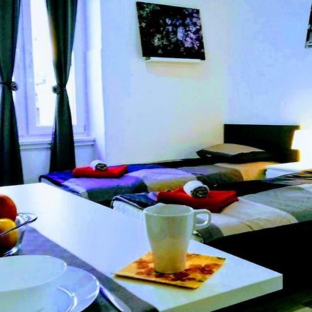 Zpula Center Apartments And Rooms ภายนอก รูปภาพ