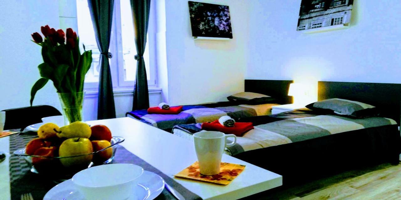 Zpula Center Apartments And Rooms ภายนอก รูปภาพ