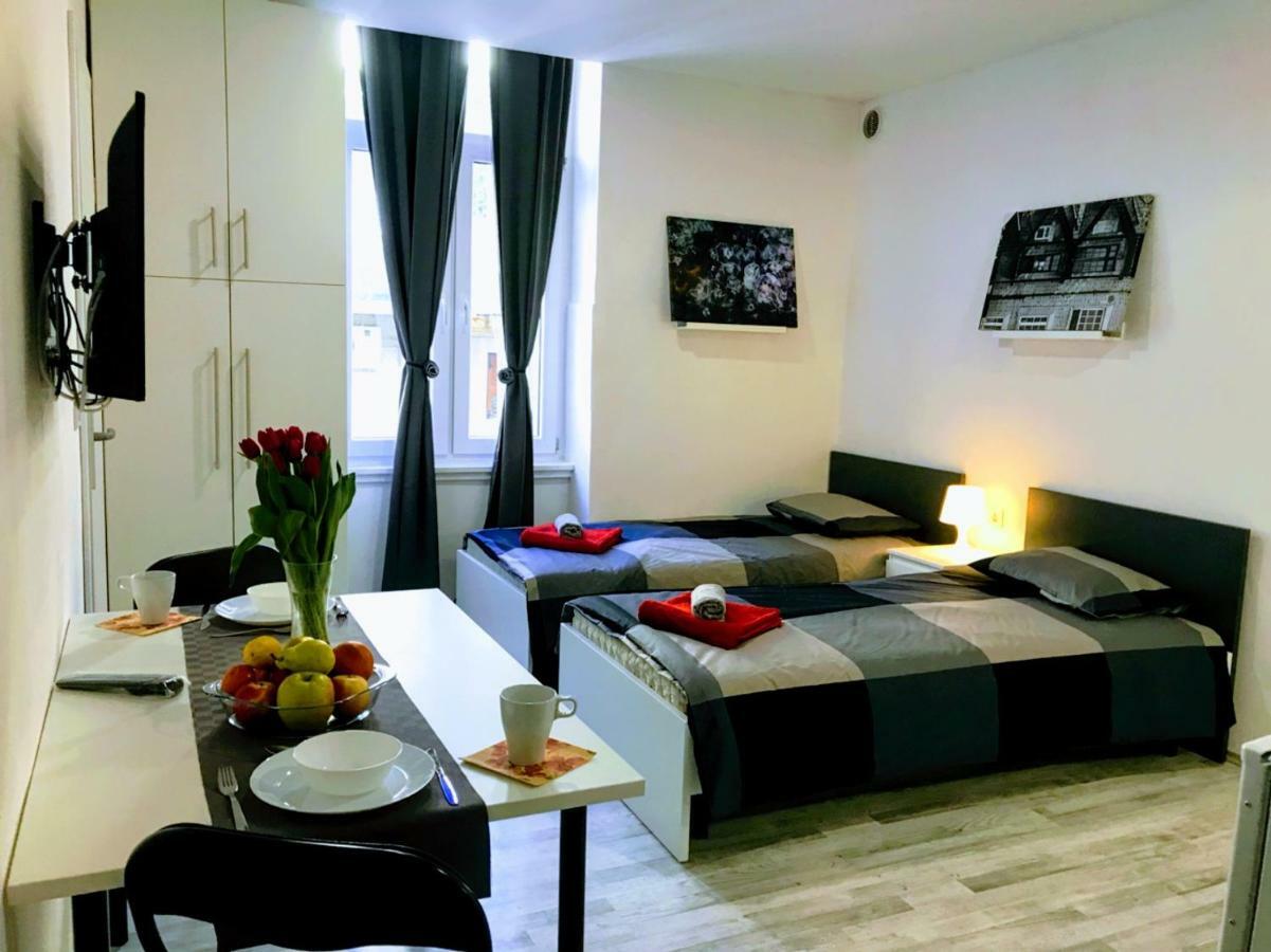Zpula Center Apartments And Rooms ภายนอก รูปภาพ