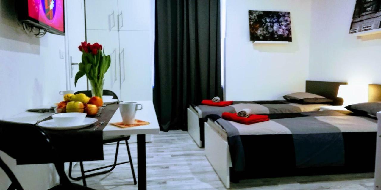 Zpula Center Apartments And Rooms ภายนอก รูปภาพ