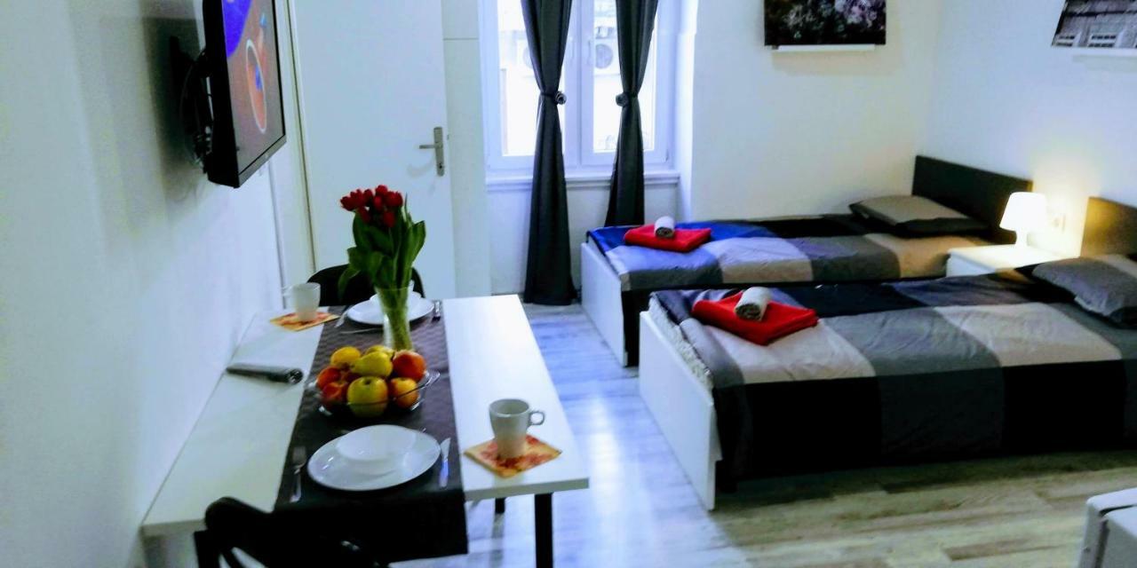 Zpula Center Apartments And Rooms ภายนอก รูปภาพ