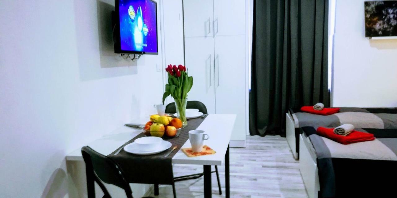 Zpula Center Apartments And Rooms ภายนอก รูปภาพ