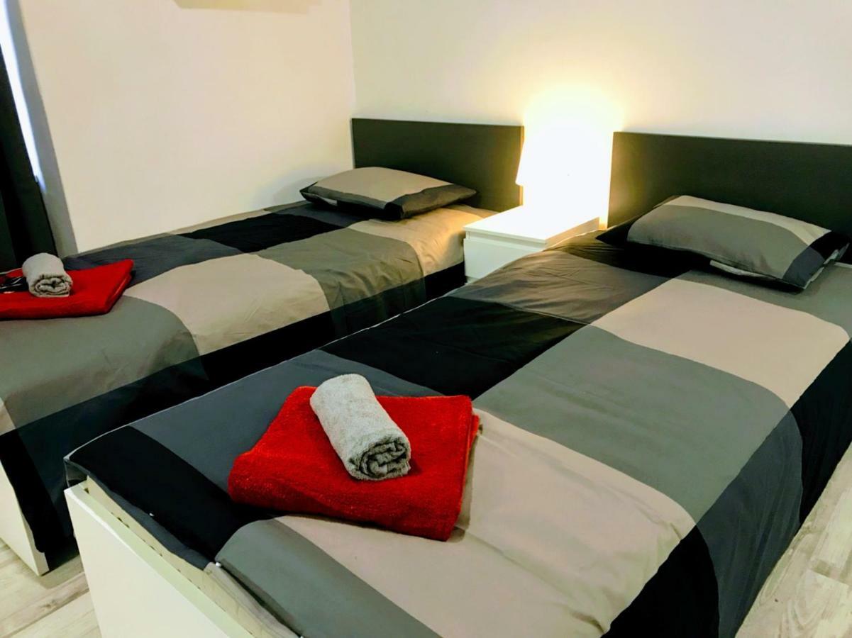 Zpula Center Apartments And Rooms ภายนอก รูปภาพ