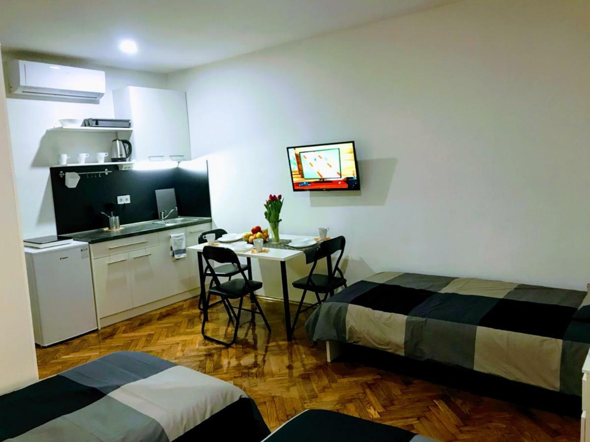 Zpula Center Apartments And Rooms ภายนอก รูปภาพ