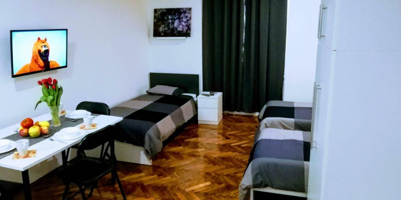Zpula Center Apartments And Rooms ภายนอก รูปภาพ