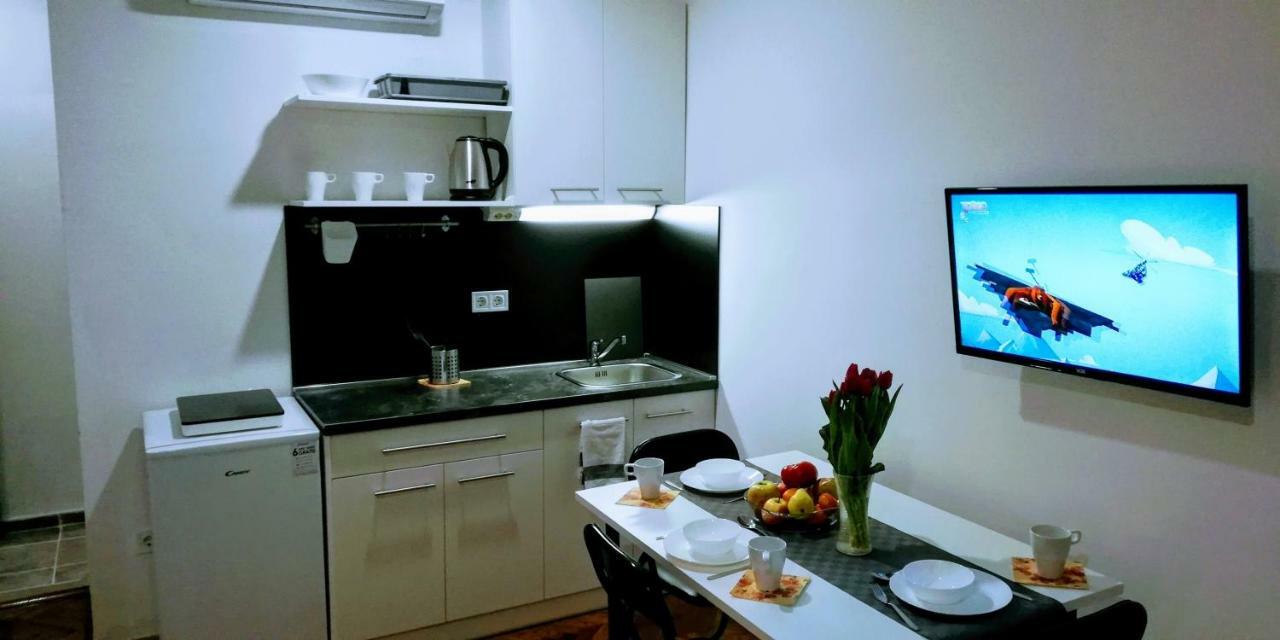 Zpula Center Apartments And Rooms ภายนอก รูปภาพ