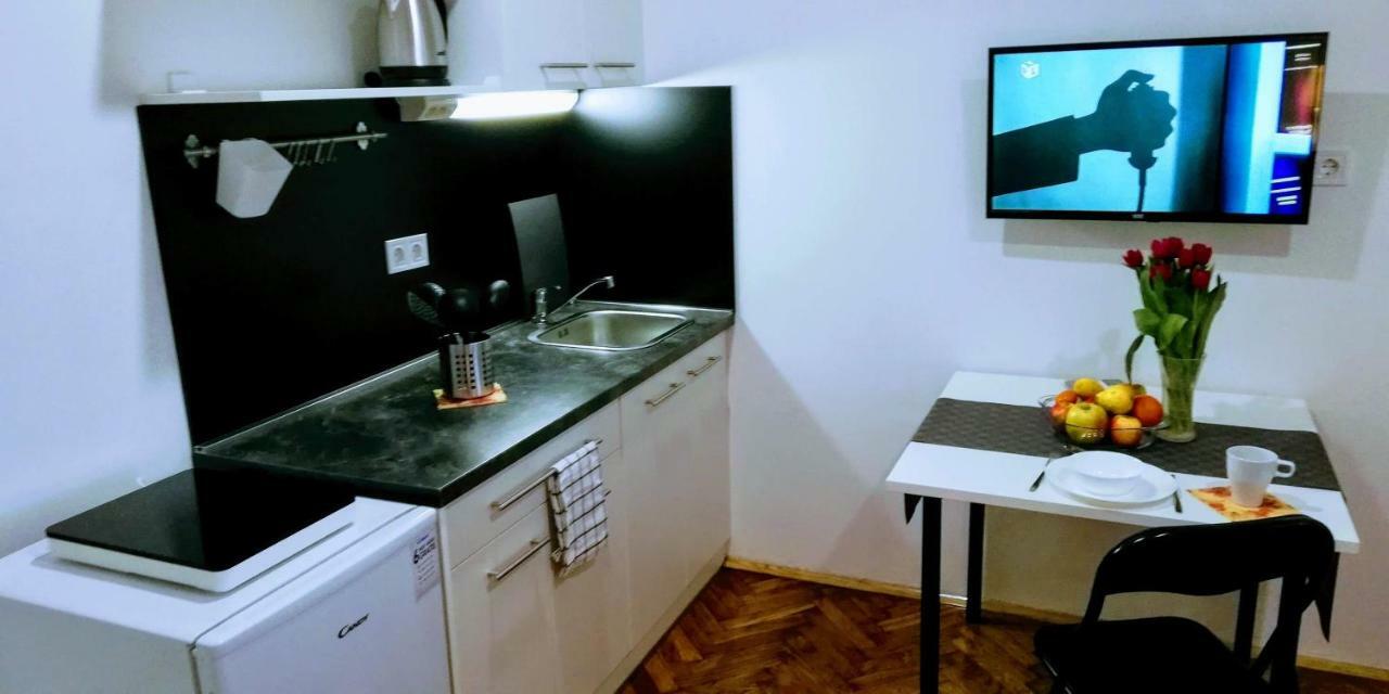 Zpula Center Apartments And Rooms ภายนอก รูปภาพ
