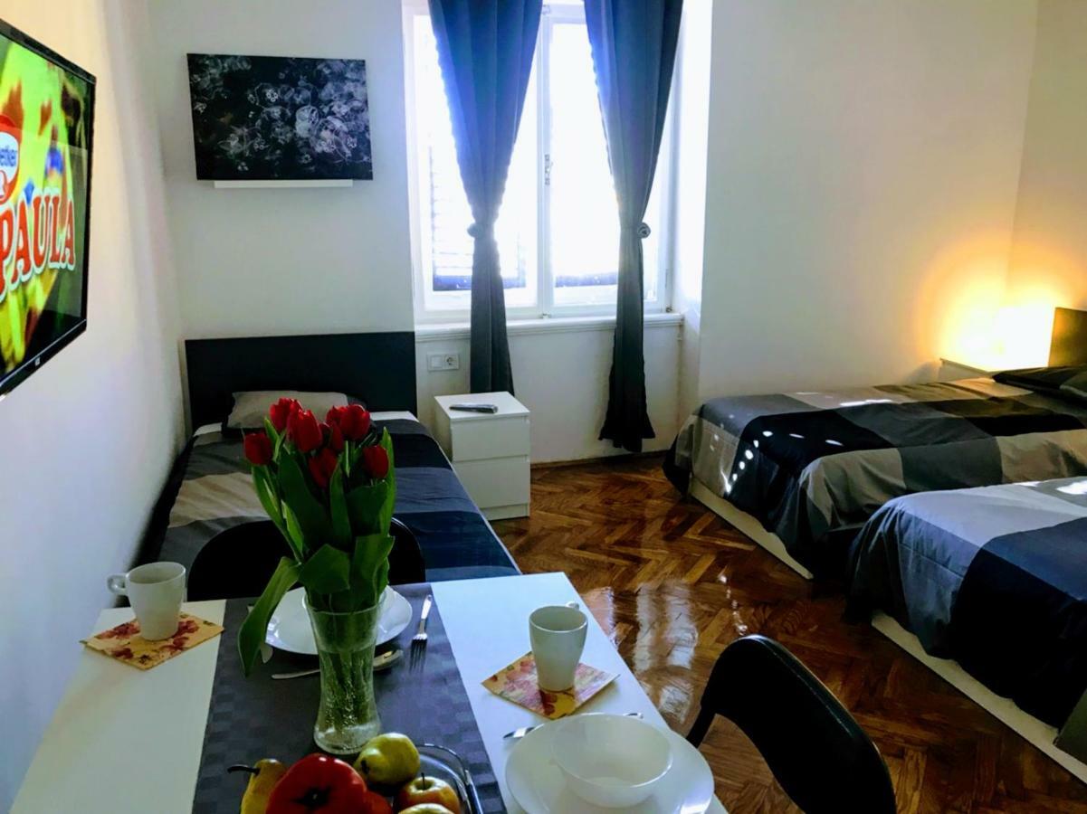 Zpula Center Apartments And Rooms ภายนอก รูปภาพ