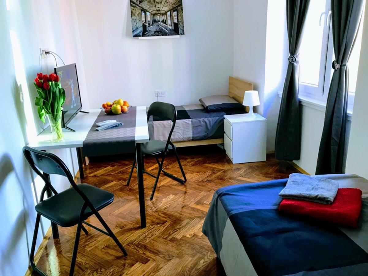 Zpula Center Apartments And Rooms ภายนอก รูปภาพ
