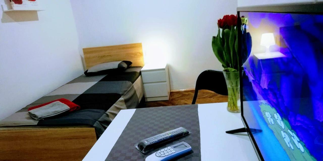 Zpula Center Apartments And Rooms ภายนอก รูปภาพ