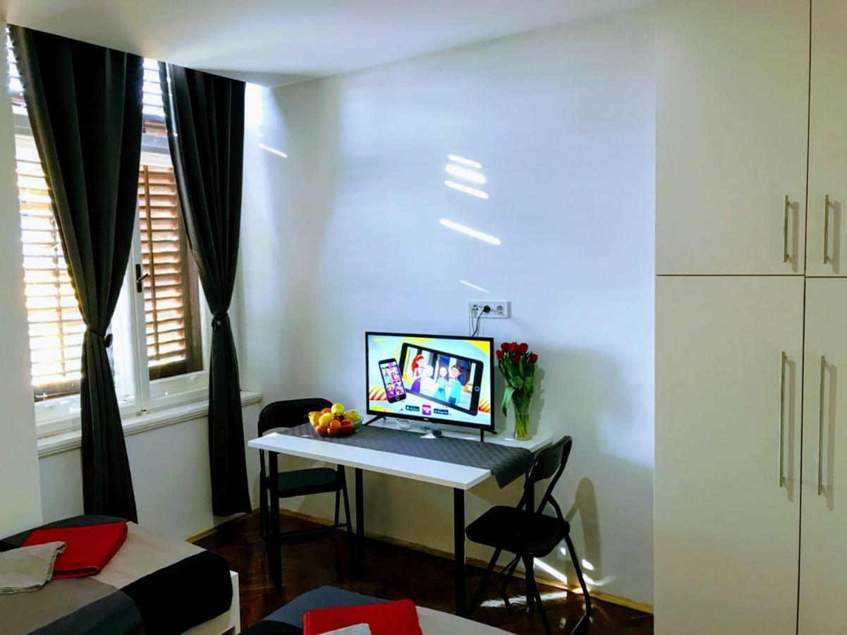 Zpula Center Apartments And Rooms ภายนอก รูปภาพ